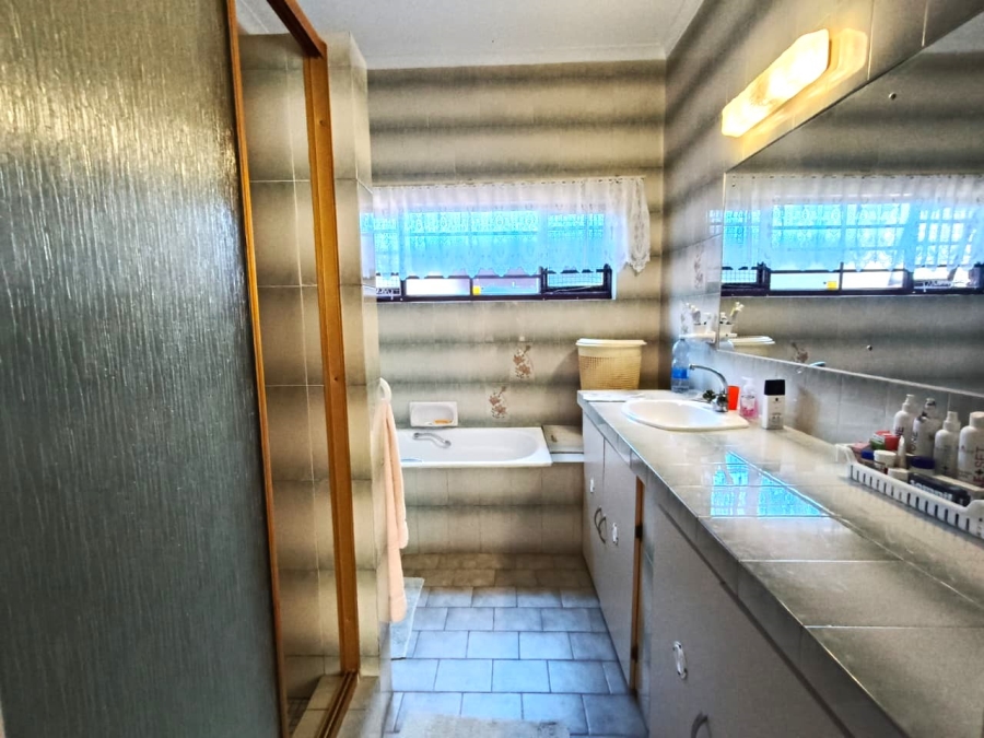 3 Bedroom Property for Sale in Jeffreys Bay Central Eastern Cape